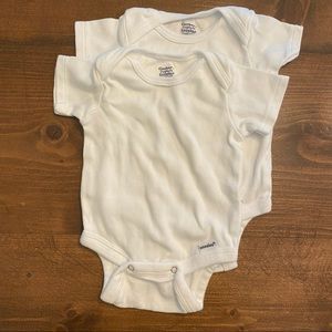 🤰🏻Nesting! Must go by 8/20🤰🏻Gerber onesies